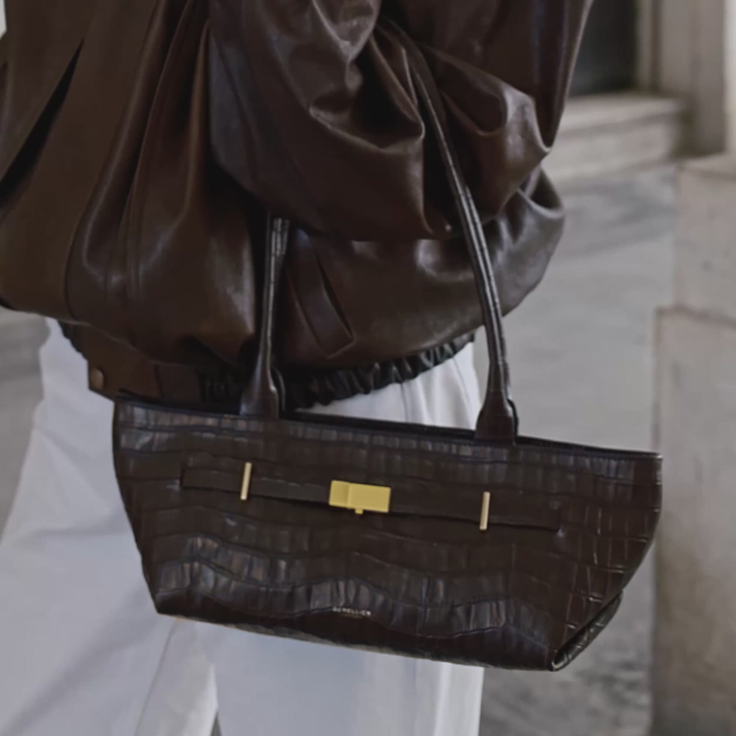 Alison Toby x The New York Shoulder | Effet Croco Chocolat | DeMellier