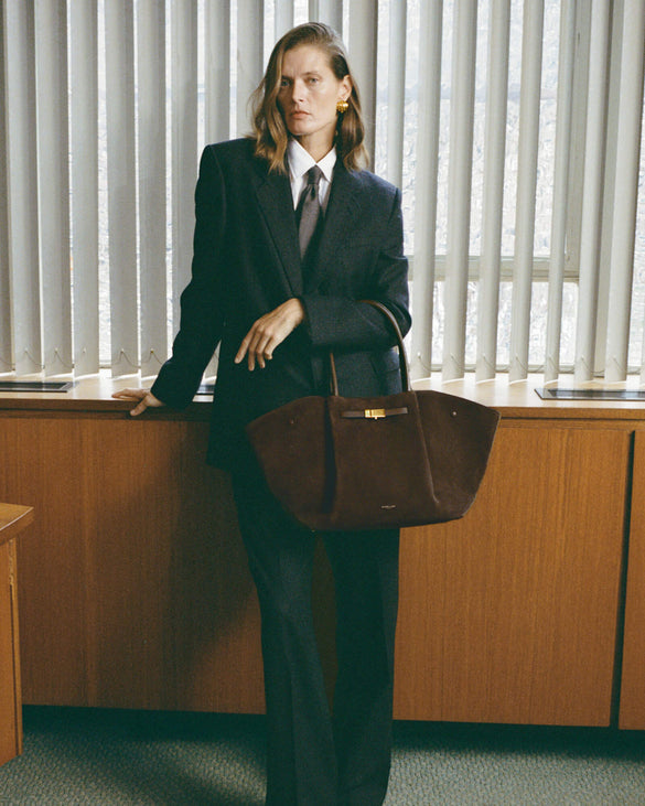 1600x2000 New_York_Mocha_Suede_and_Smooth_AW25_Campaign