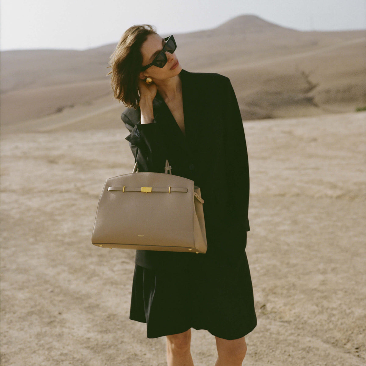 2500x2500 Hudson_dark_sand_small_grain_SS25_Campaign_c1b867ad 962a 4d20 b0c5 1d16c189319f