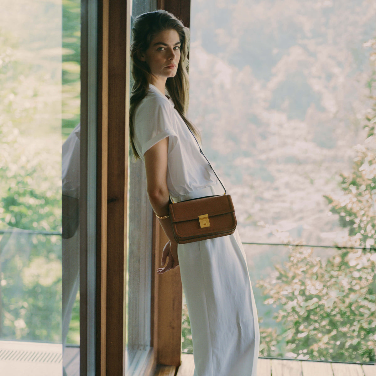 2500x2500 Paris_Crossbody_Tan_Smooth_PF25_Campaign_copy