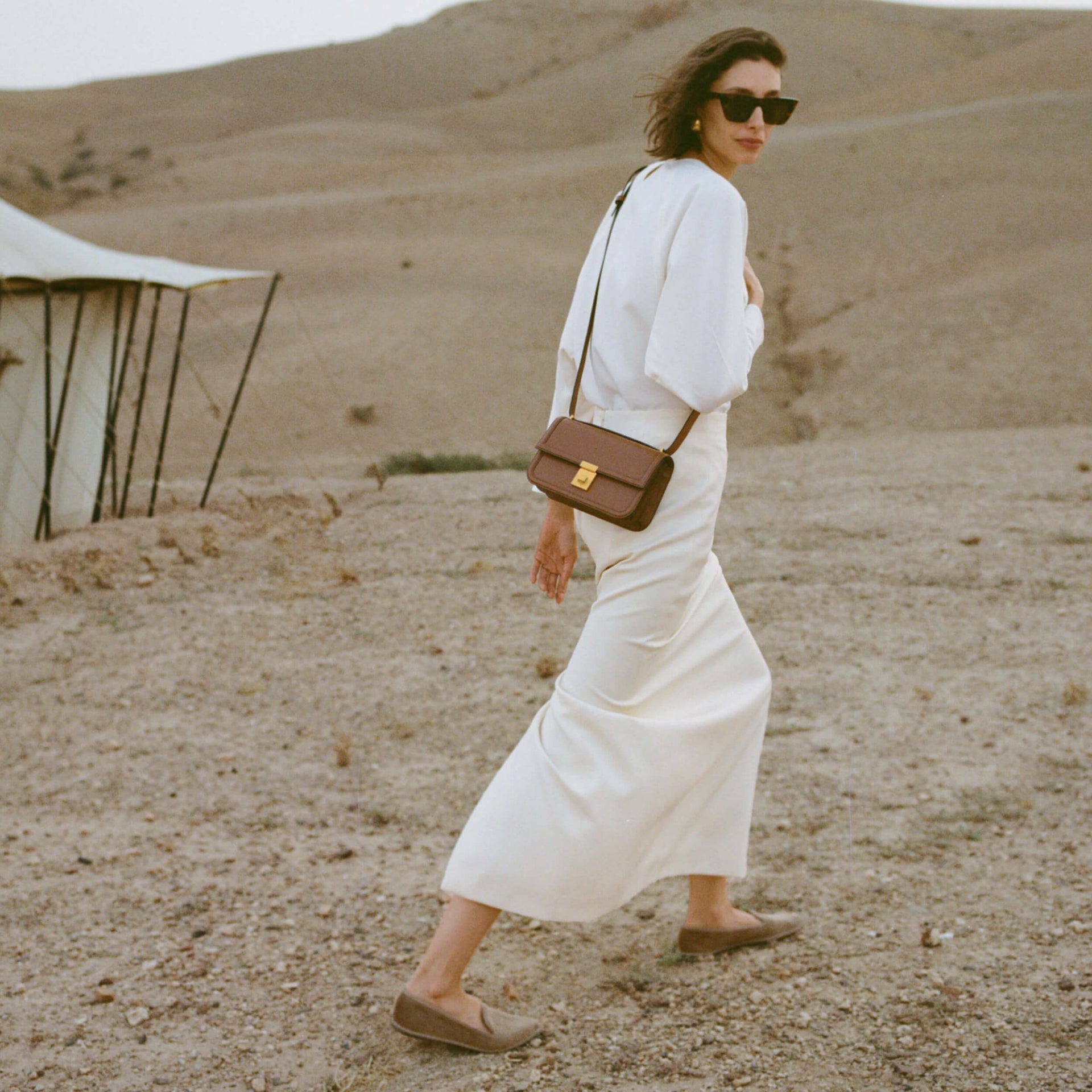 2500x2500 paris_crossbody_tan_smooth_SS25_Campaign