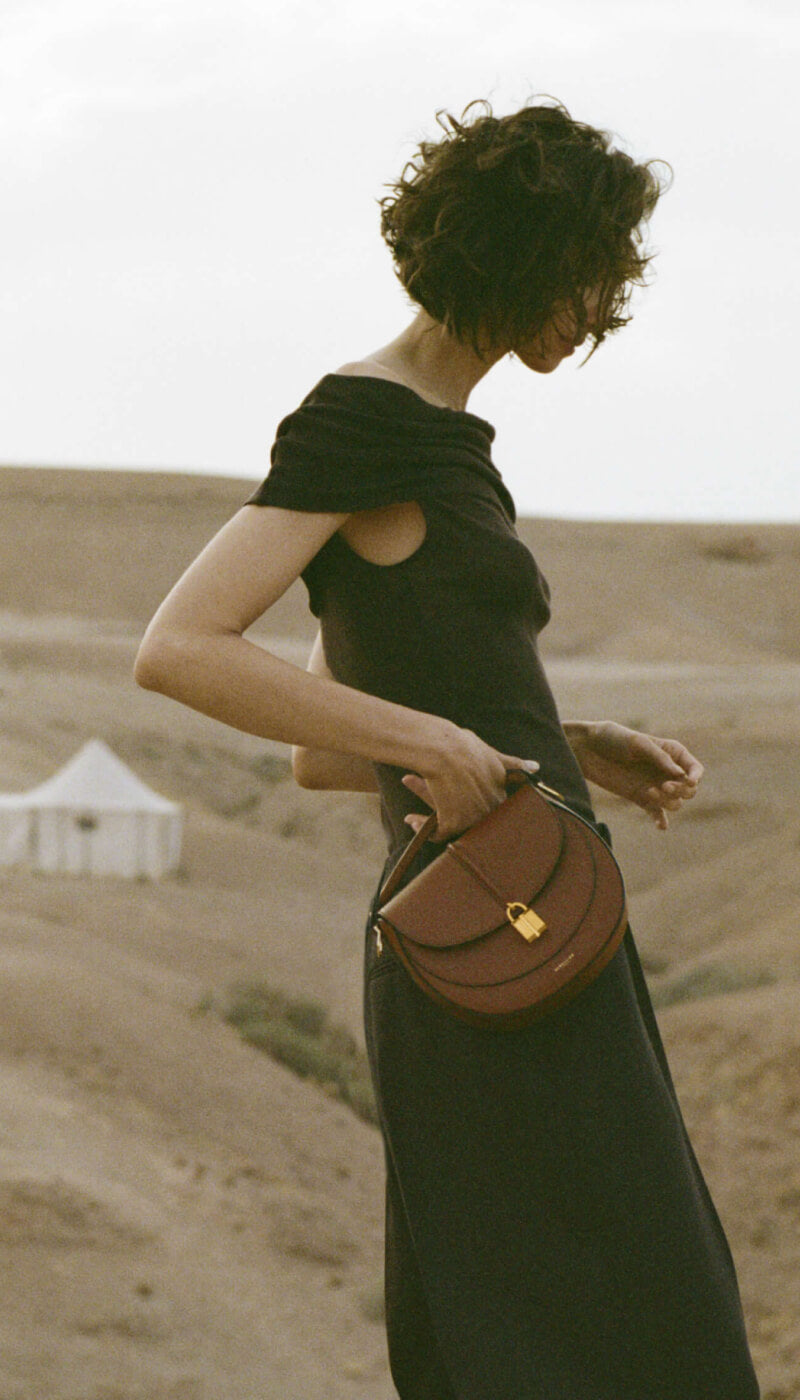800x1400 sienna_saddle_tan_small_grain_2_SS25_Campaign