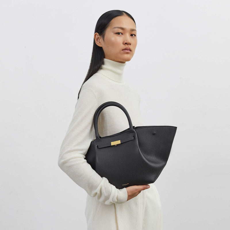 No.11 midi tote bag in black smooth leather 