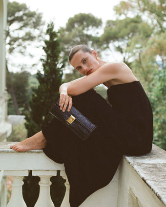 Paris_Clutch_Black_Croc Effect_SS24_Campaign