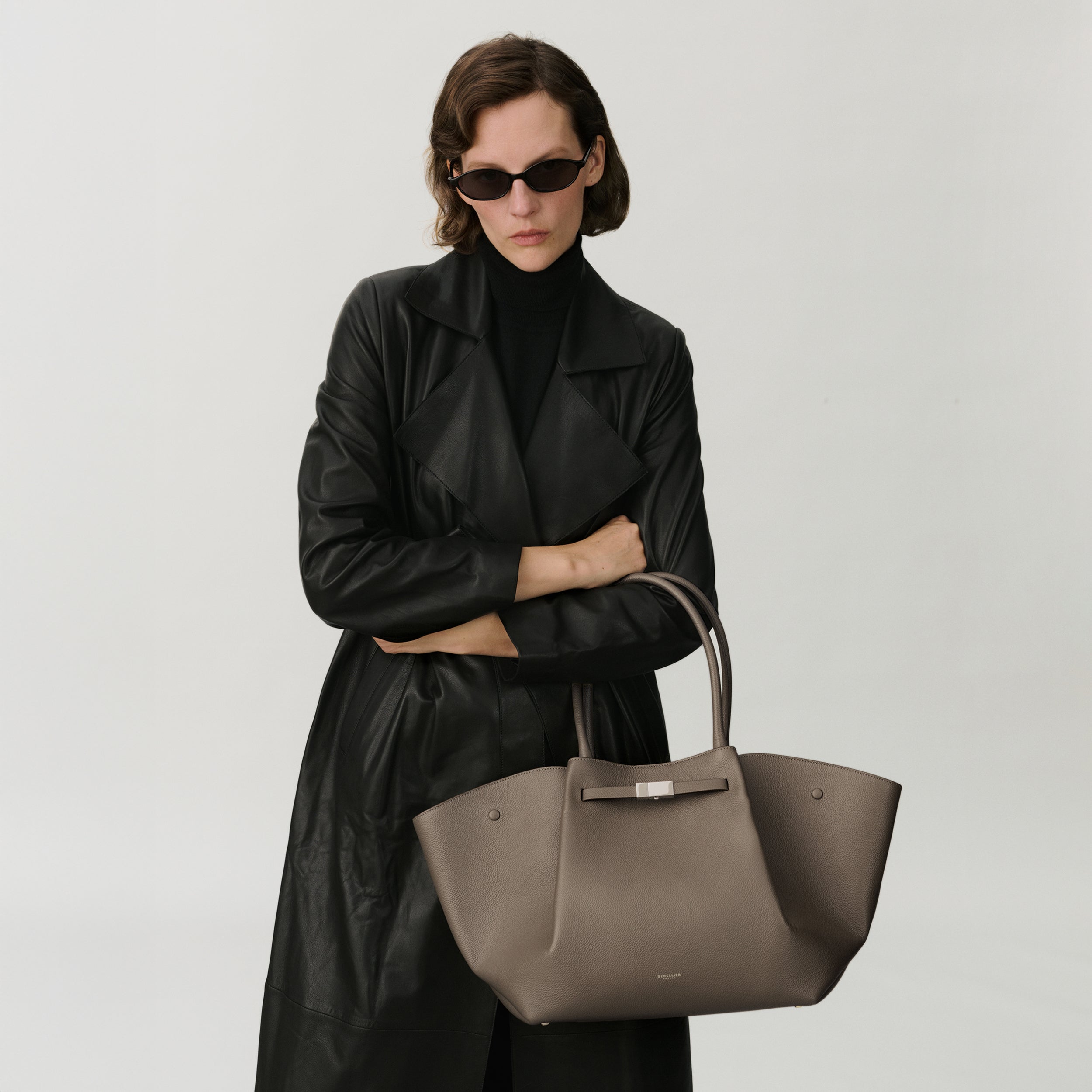 The-New-York-work-bag-off-dark