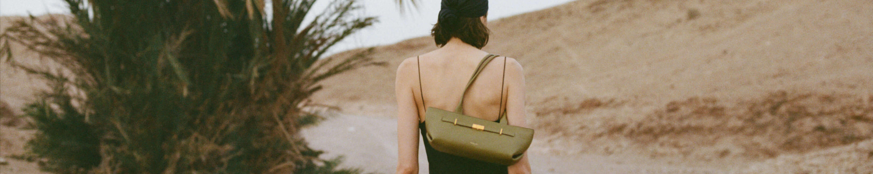 desktop_banners_2880x576 new_york_shoulder_bag_light_olive_small_grain_SS25_Campaign