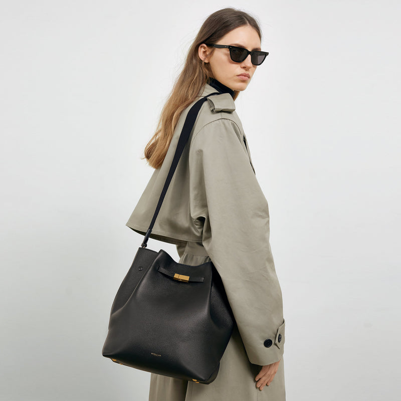 The New York Large Bucket | Black Small Grain Ecru Stitching