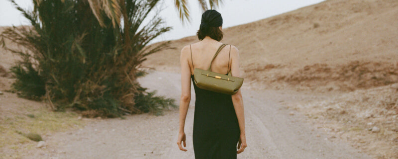 mobile_banner_800x320 new_york_shoulder_bag_light_olive_small_grain_SS25_Campaign
