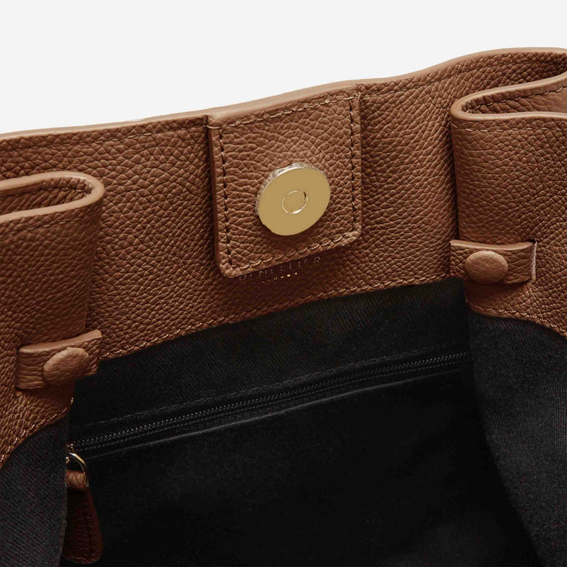 COMPLIMENTARY: Small bucket-bag in tan suede