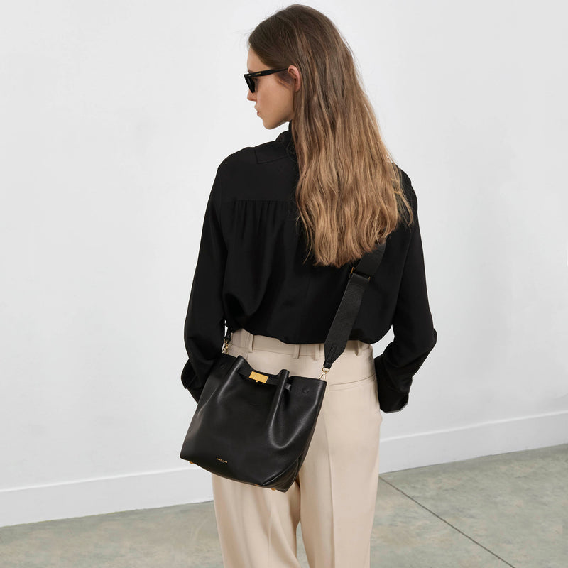 The New York Bucket | Tan Small Grain | DeMellier